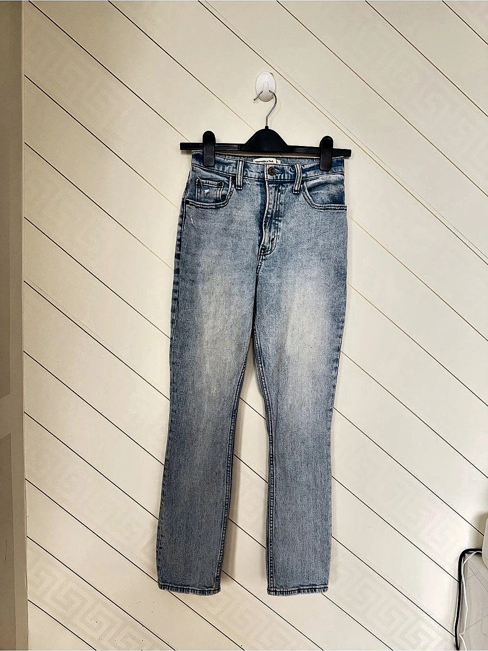 Abercrombie & Fitch The '90s Slim Straight High Rise Jeans Light Wash 25/0 short